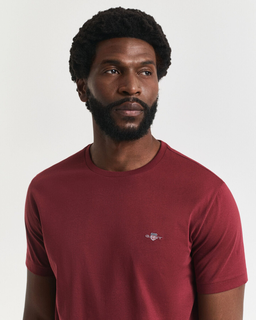 regular fit shield tshirt - plumped red