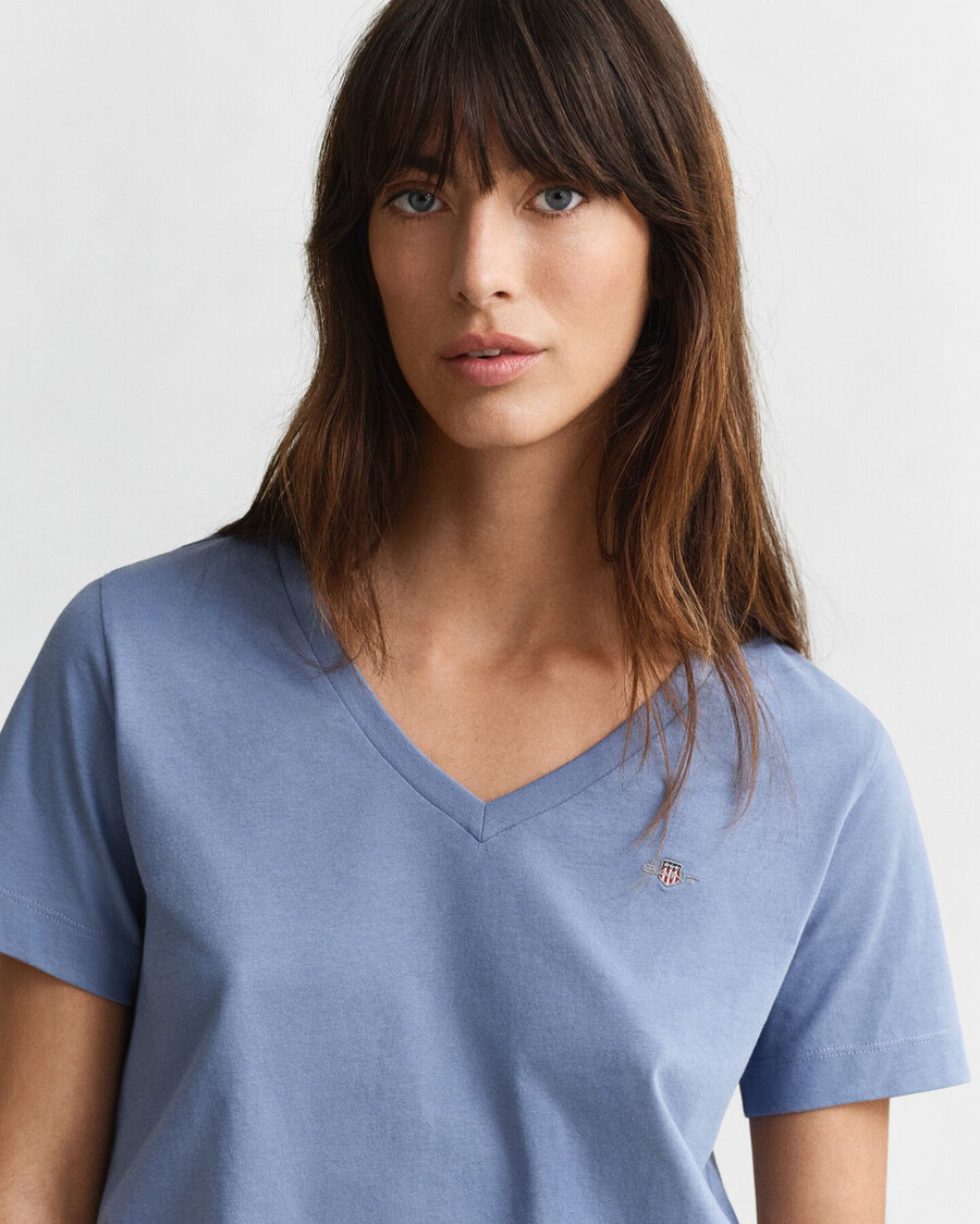 shield vneck tshirt - faded denim